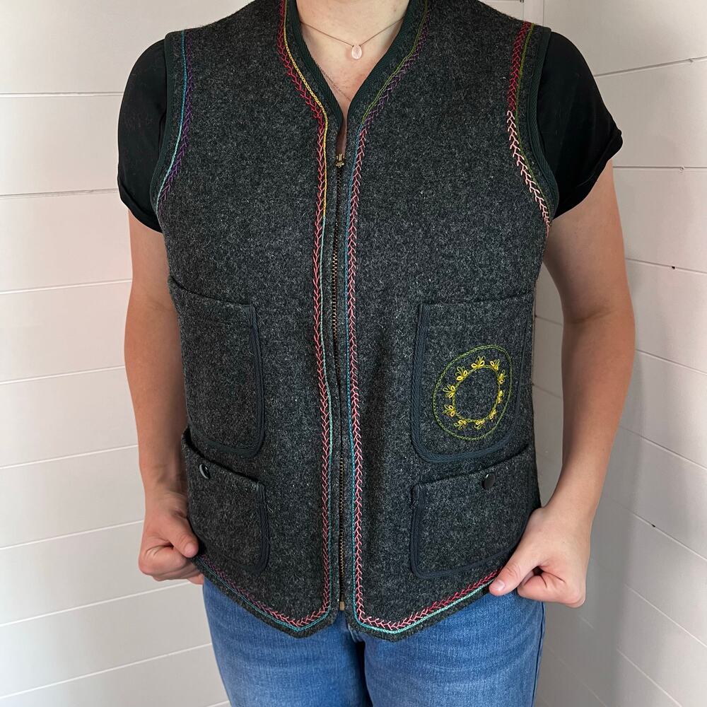 Woolrich Women’s Vintage Gray embroidered zip up vest size 38